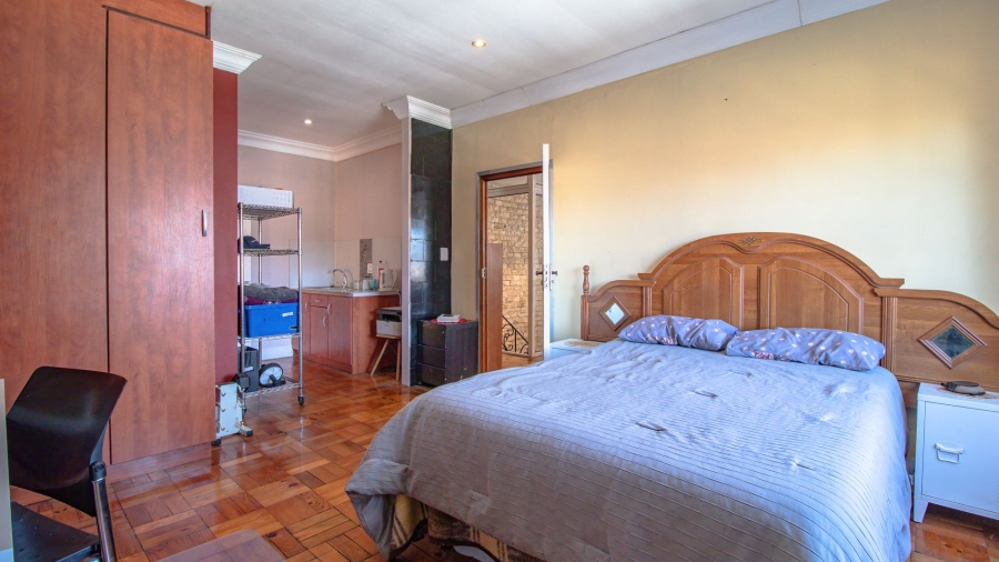 6 Bedroom Property for Sale in Van Ryneveld Western Cape